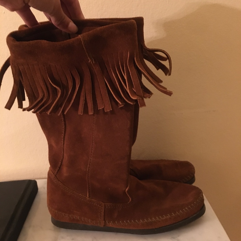 minnetonka fringe boot